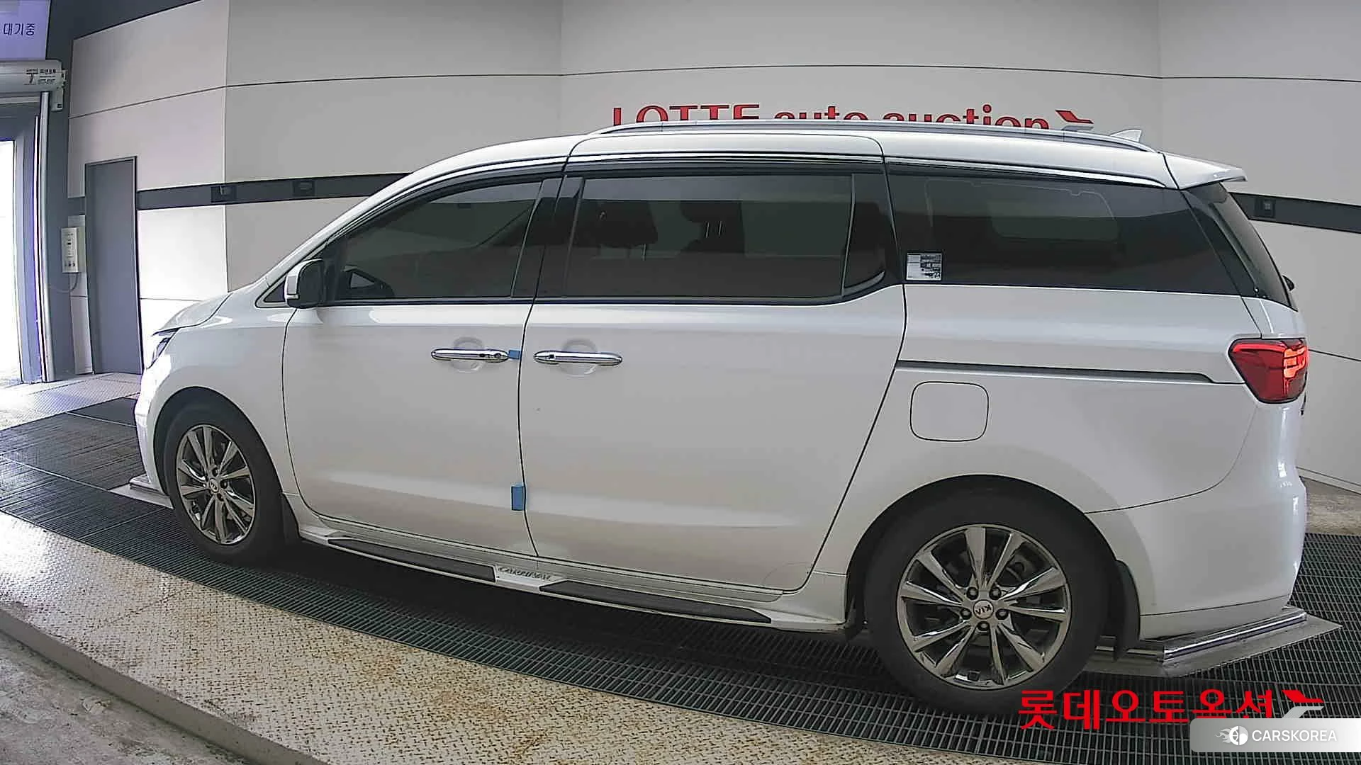 Kia Carnival 2020 Snow White Pearl из Кореи, фото 2