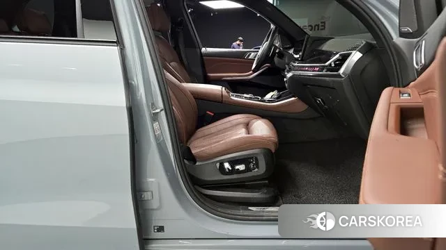 BMW X5 (G05) 2024 Серебристо-серый из Кореи, фото 2