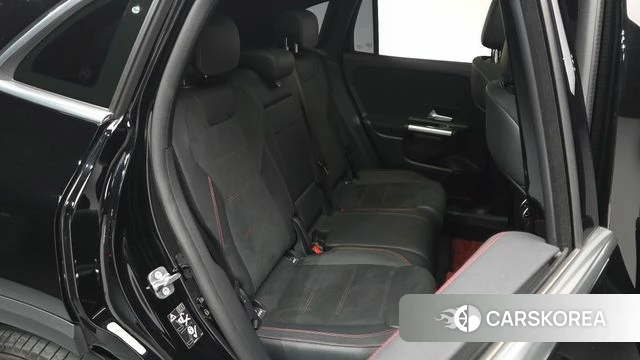 Mercedes-Benz GLA - Class H247 2023 Черный из Кореи, фото 2