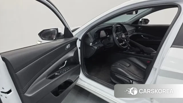 Hyundai The New Avante (CN7) 2024 Белый из Кореи, фото 2