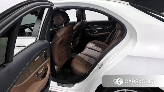 Mercedes-Benz E-Class W213 2021 Белый из Кореи, фото 2