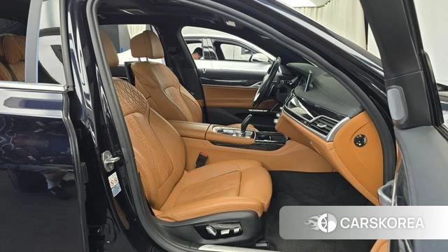 BMW 7 Series (G11) 2018 Черный из Кореи, фото 2