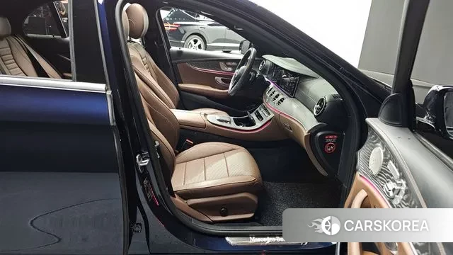 Mercedes-Benz E-Class W213 2022 Синий из Кореи, фото 2