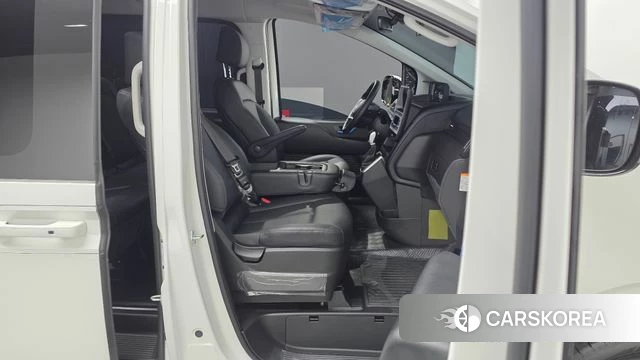 Hyundai Staria 2025 Белый из Кореи, фото 2