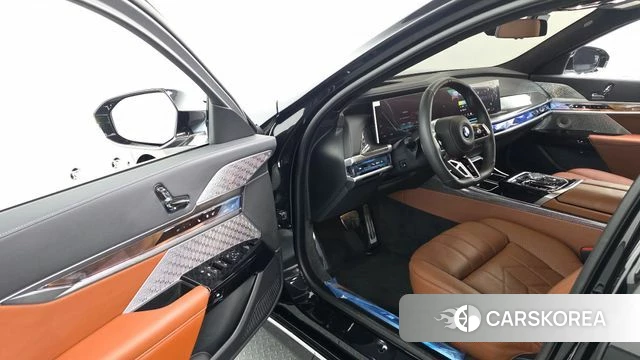 BMW i7 (G70) 2024 Черный из Кореи, фото 2