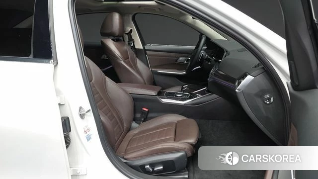 BMW 3 Series (G20) 2021 Белый из Кореи, фото 2