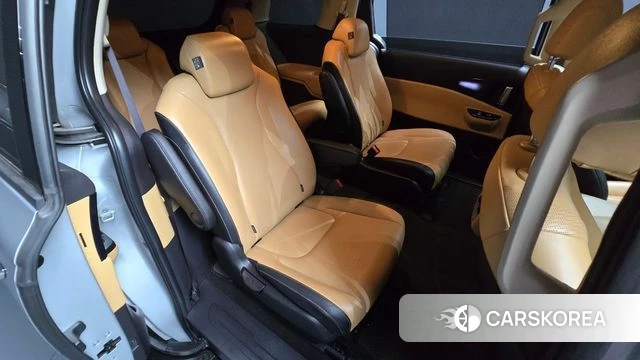 Kia Carnival 4th generation 2022 Серебряный из Кореи, фото 2