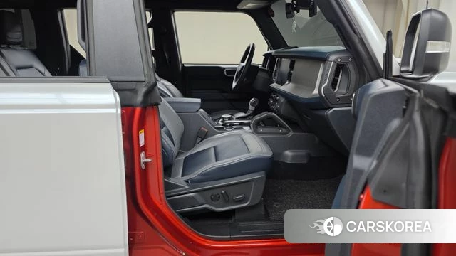 Ford Bronco 6th Generation 2024 Белый из Кореи, фото 2