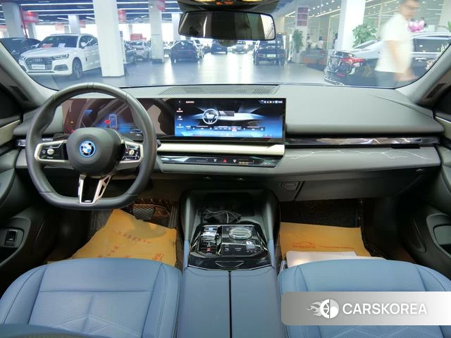 BMW i5 2024 Темно-серый из Китая, фото 2