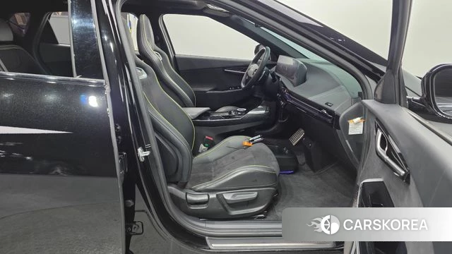 Kia EV6 2023 Черный из Кореи, фото 2