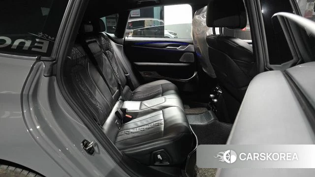 BMW 6 Series GT (G32) 2022 Серебристо-серый из Кореи, фото 2