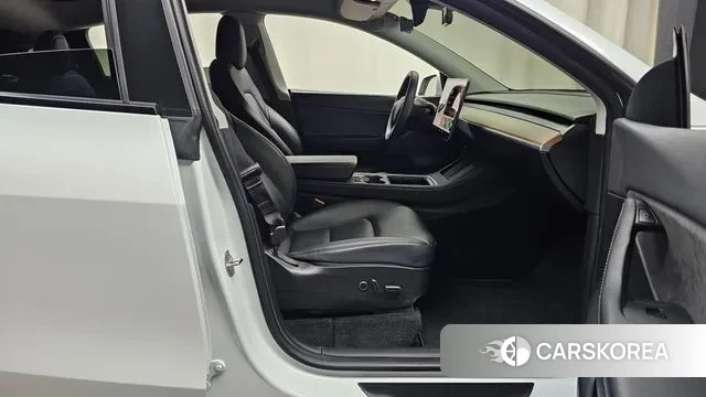 Tesla Model Y 2021 Белый из Кореи, фото 2