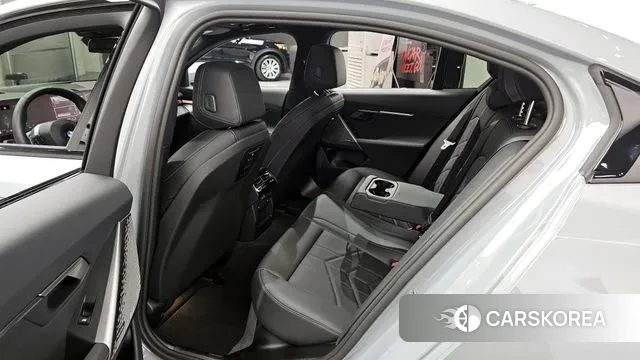 BMW 5 Series (G60) 2025 Серебряный из Кореи, фото 2