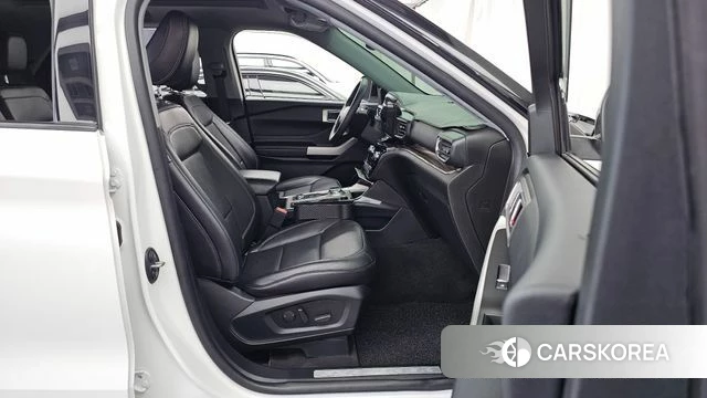 Ford Explorer 6th Generation 2022 Белый из Кореи, фото 2