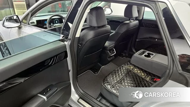 Hyundai Grandeur (GN7) 2023 Серебристо-серый из Кореи, фото 2