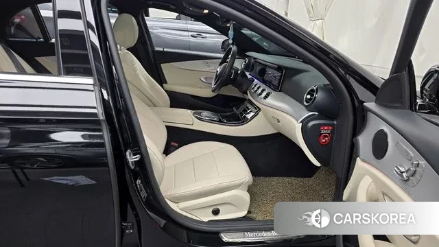 Mercedes-Benz E-Class W213 2021 Черный из Кореи, фото 2