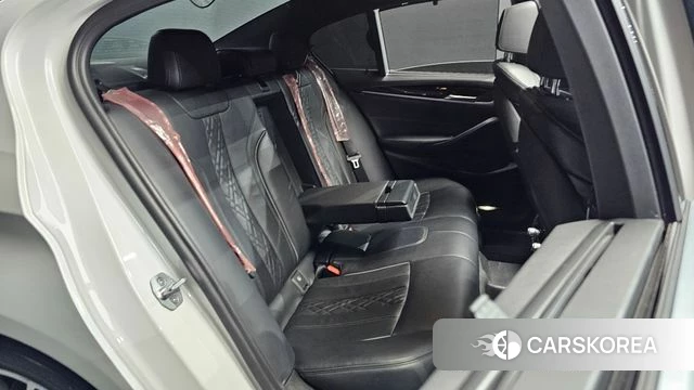 BMW 5 Series (G30) 2019 Белый из Кореи, фото 2