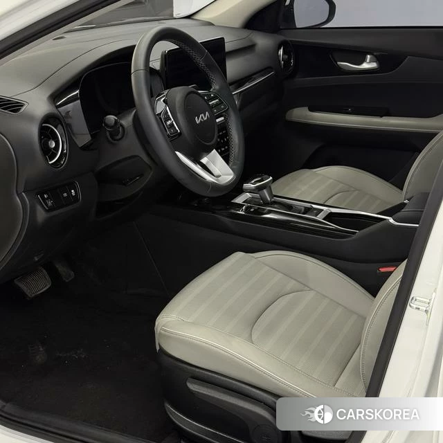 Kia K3 2023 Белый из Китая, фото 2