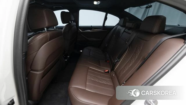 BMW 5 Series (G30) 2023 Белый из Кореи, фото 2