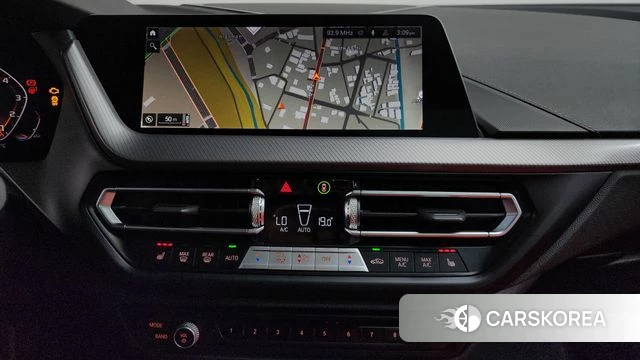 BMW 1 Series (F40) 2024 Белый из Кореи, фото 2