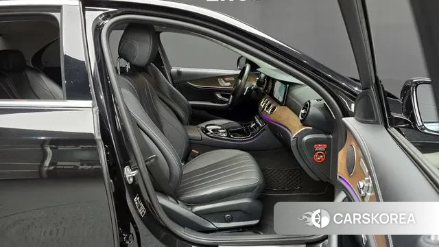 Mercedes-Benz E-Class W213 2018 Черный из Кореи, фото 2