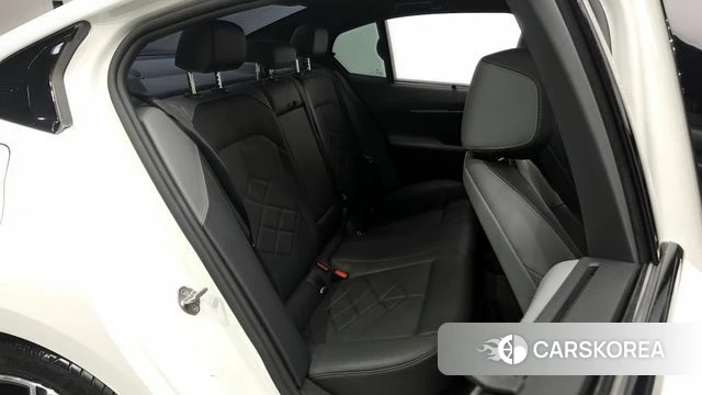 BMW 5 Series (G60) 2024 Белый из Кореи, фото 2