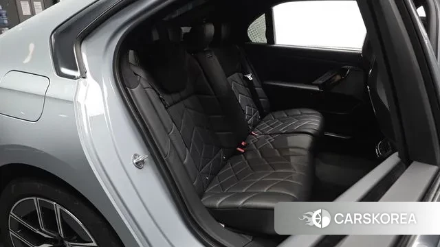 BMW 7 Series (G70) 2023 Серый из Кореи, фото 2