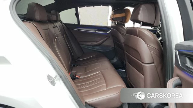 BMW 5 Series (G30) 2023 Белый из Кореи, фото 2
