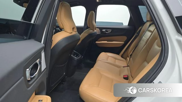 Volvo XC60 second Generation 2021 Белый из Кореи, фото 2