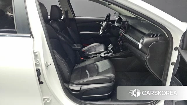 Kia The New K3 2nd generation 2021 Белый из Кореи, фото 2