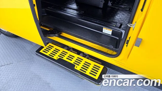 Hyundai Staria 2023 Желтый из Кореи, фото 2