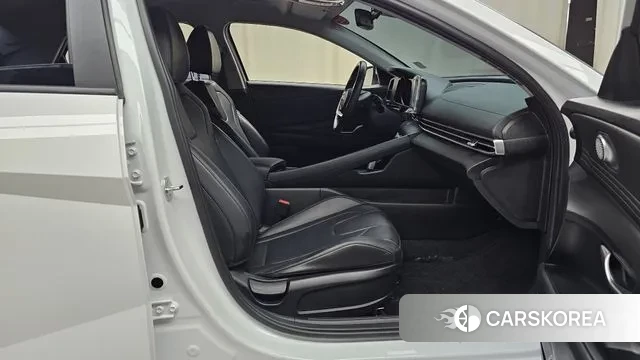 Hyundai Avante Hybrid (CN7) 2023 Белый из Кореи, фото 2