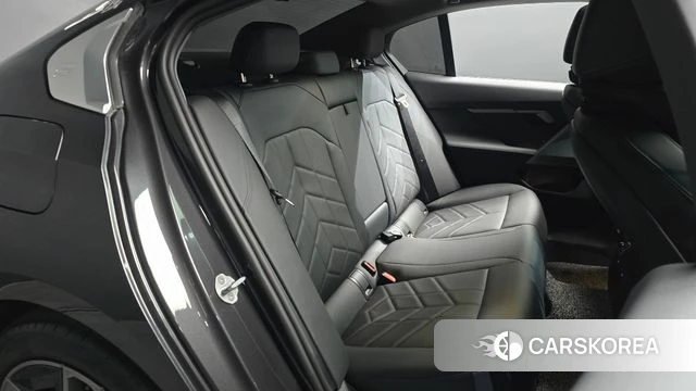 BMW 5 Series (G60) 2025 Серый из Кореи, фото 2