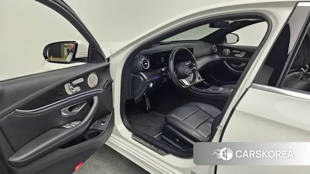 Mercedes-Benz E-Class W213 2022 Белый из Кореи, фото 2