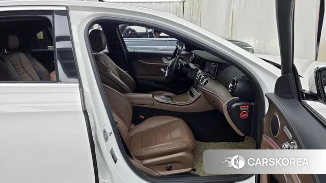 Mercedes-Benz E-Class W213 2021 Белый из Кореи, фото 2