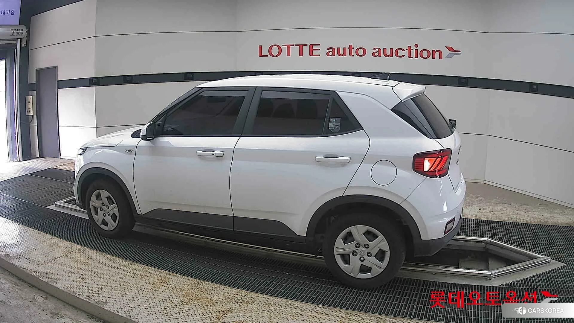 Hyundai Venue 2020 Polar White из Кореи, фото 2