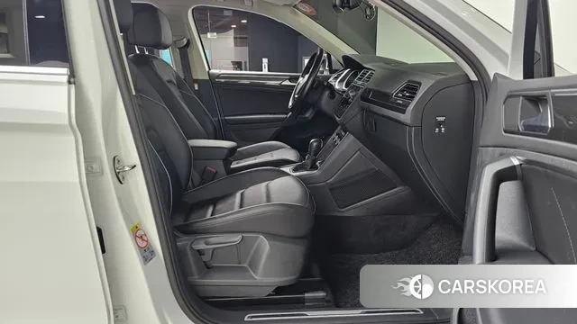 Volkswagen Tiguan second Generation 2020 Белый из Кореи, фото 2