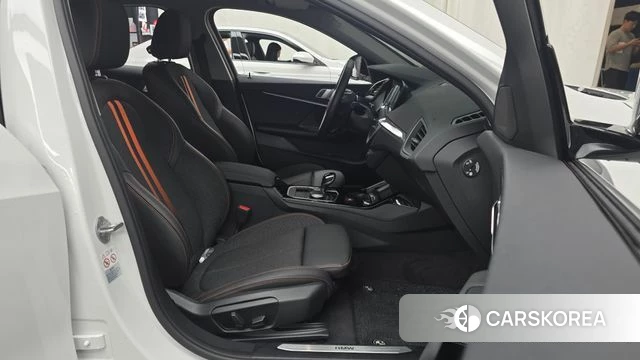 BMW 1 Series (F40) 2021 Белый из Кореи, фото 2