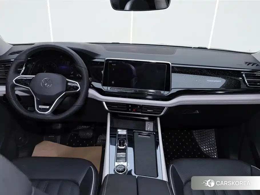 Volkswagen Touareg 2023 Черный из Китая, фото 2