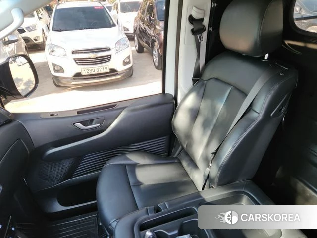 Hyundai Staria 2025 Белый из Кореи, фото 2