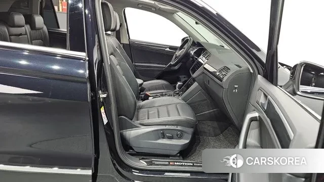 Volkswagen Tiguan second Generation 2022 Черный из Кореи, фото 2