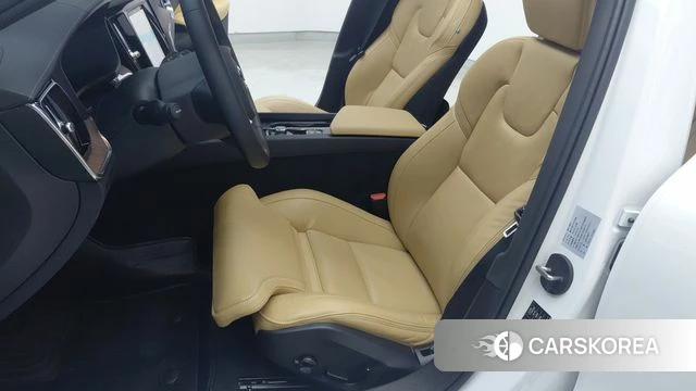 Volvo S60 3rd generation 2024 Белый из Кореи, фото 2