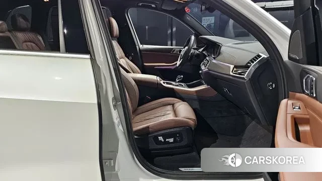 BMW X5 (G05) 2023 Белый из Кореи, фото 2