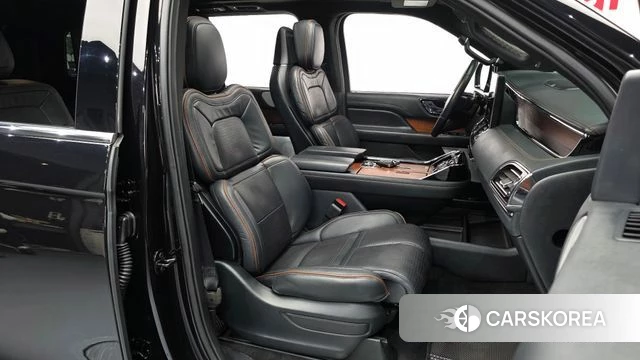 Lincoln Navigator 4th generation 2023 Черный из Кореи, фото 2
