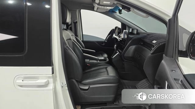Hyundai Staria 2022 Белый из Кореи, фото 2