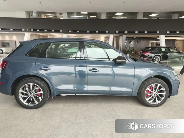 Audi Q5L 2025 Синий из Китая, фото 2