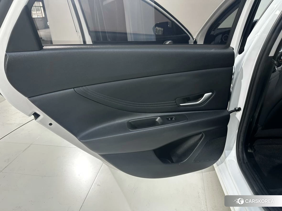 Hyundai Elantra 2023 Белый из Китая, фото 2