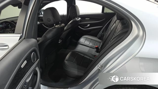 Mercedes-Benz E-Class W213 2021 Серебряный из Кореи, фото 2