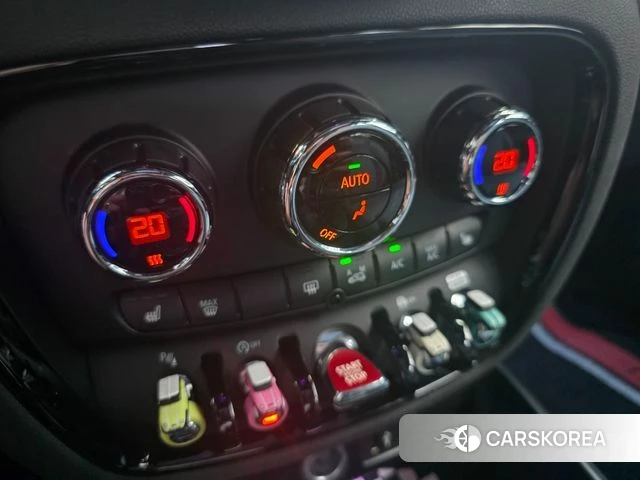 Mini Cooper S Clubman 2023 Черный из Кореи, фото 2