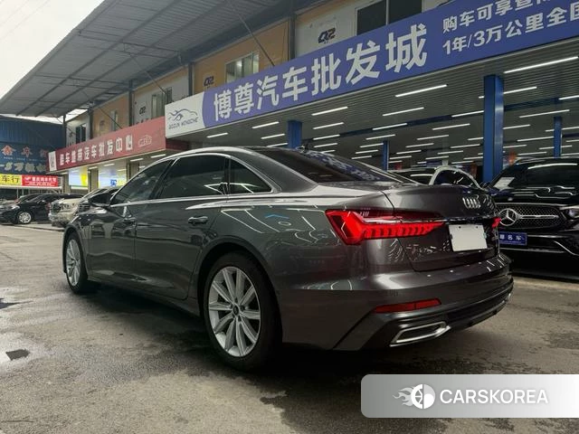 Audi A6L 2022 Темно-серый из Китая, фото 2